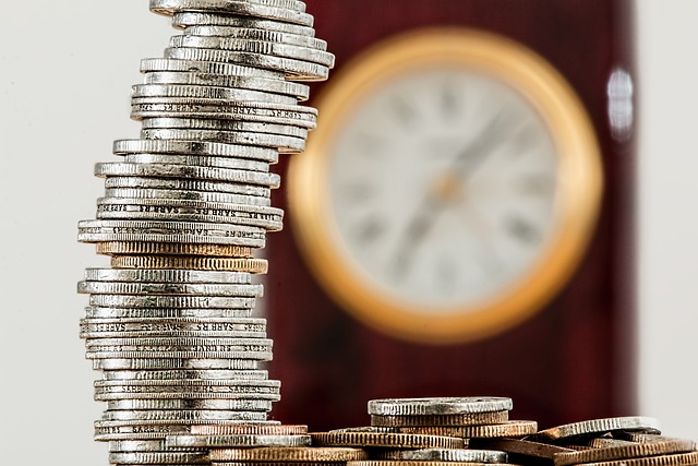 期货投资深度解析:政策预期、风险结构与资金情绪的三角博弈 期货投资深度解析:政策预期、风险结构与资金情绪的三角博弈